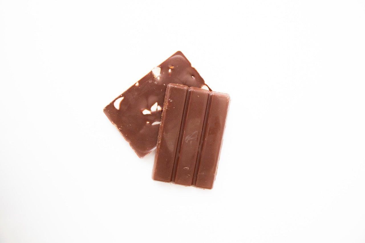 2 barras de chocolate semiamargo con almendra y nuez